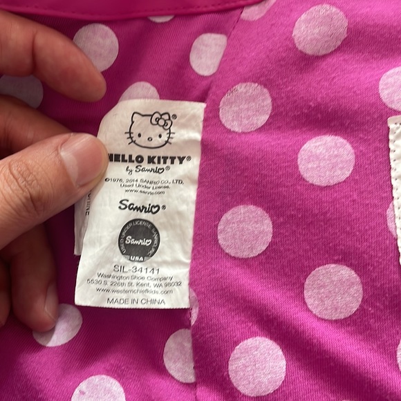 Hello Kitty raincoat size 3T - Picture 3 of 3